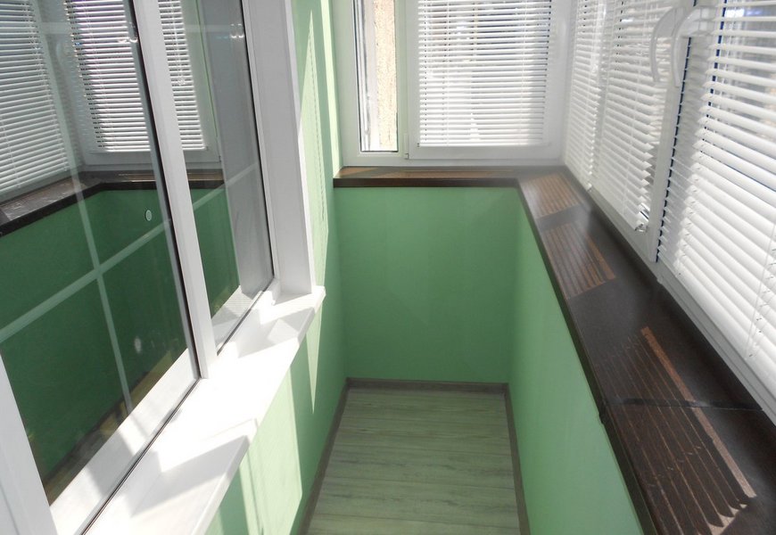 Тёплый балкон ПВХ, профиль системы Exprof, фурнитура MACO, ламинированный подоконник под дерево.